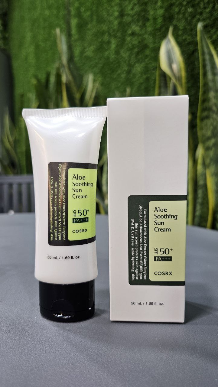 کرم ضد آفتاب آلوئه ورا SPF50 حجم ۵۰ میلی لیتر آبرسان و تسکین دهنده